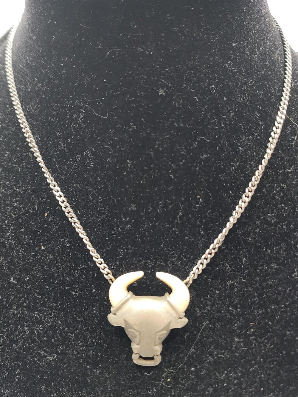 Avon Bull Head Necklace Solver Tone Vintage 16"